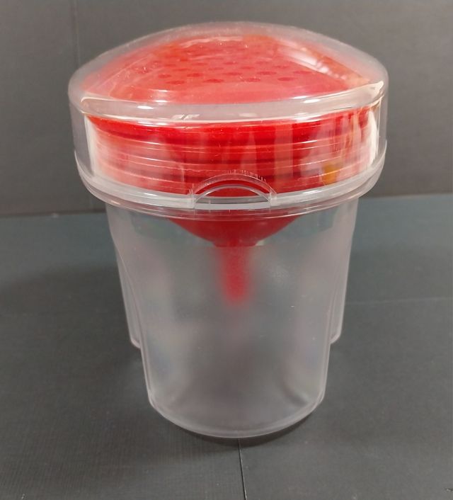 Contenitore completo di accessori 