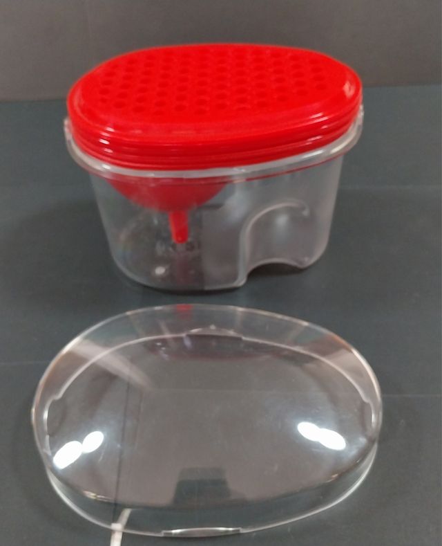 Contenitore completo di accessori 