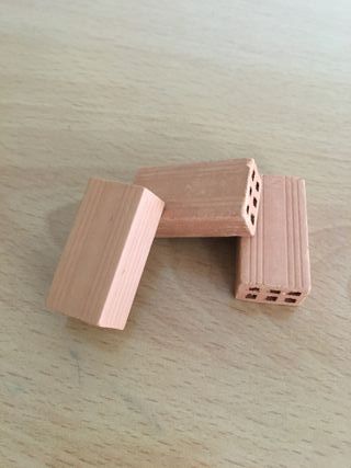 Ladrillos y tejas de manualidades