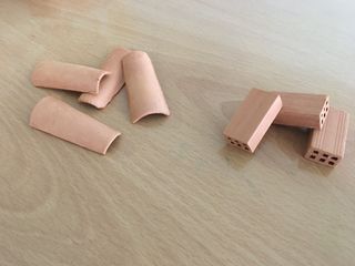 Ladrillos y tejas de manualidades