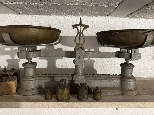 Báscula antigua + pesas