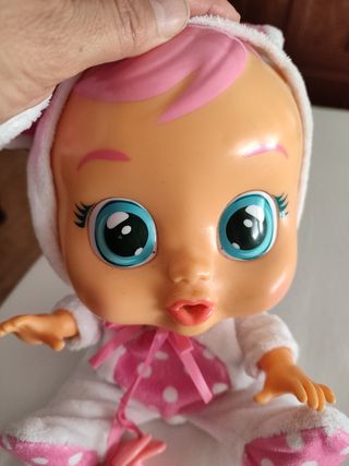Muñeca Llorona con disfraz de conejito