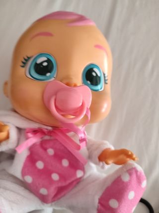 Muñeca Llorona con disfraz de conejito