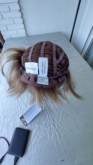 PELUCA DE MUJER COLOR CASTAÑO PARA ONCOLOGIA.