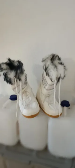 Doposci da donna, taglia dal 35 a 37.