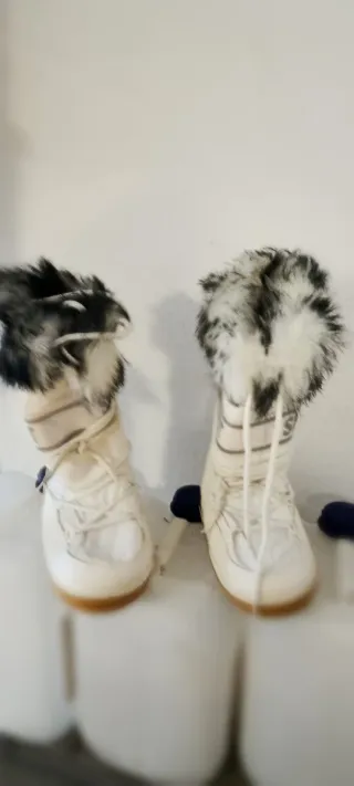 Doposci da donna, taglia dal 35 a 37.