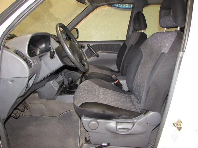 Nissan Terrano II SR 2.7 TDI