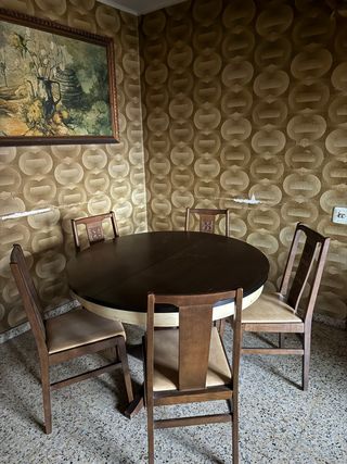 Mesa de salón redonda y 5 sillas vintage