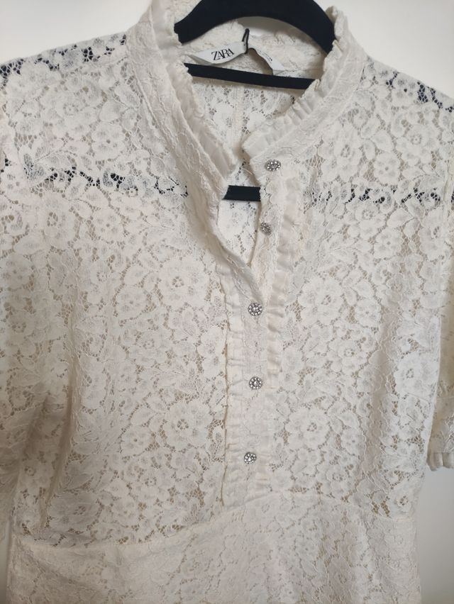 Vestido beige Zara efecto encaje