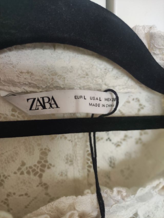 Vestido beige Zara efecto encaje