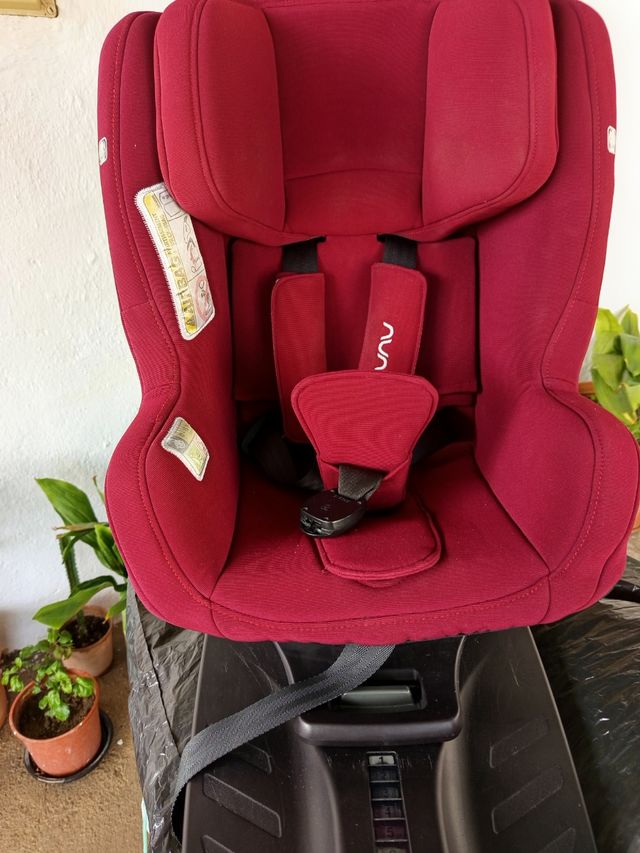 Sillita de bebés para coche.