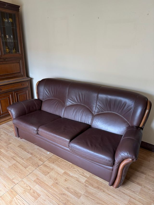 Sofá piel 3 plazas con dos butacas individuales