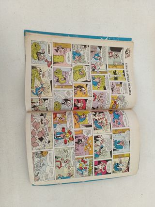 Mortadelo y Filemón con el botones Sacarino
