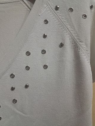 Maglietta mezza manica con borchie