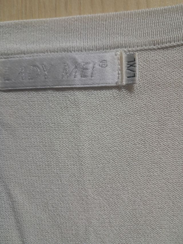 Maglietta mezza manica con borchie