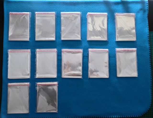 12 Confezioni -- 100 Bustine Plastificate -- Carte