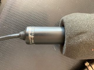 Microfono shotgun con antivento