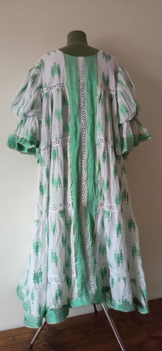 Abito donna tradizionale con stola