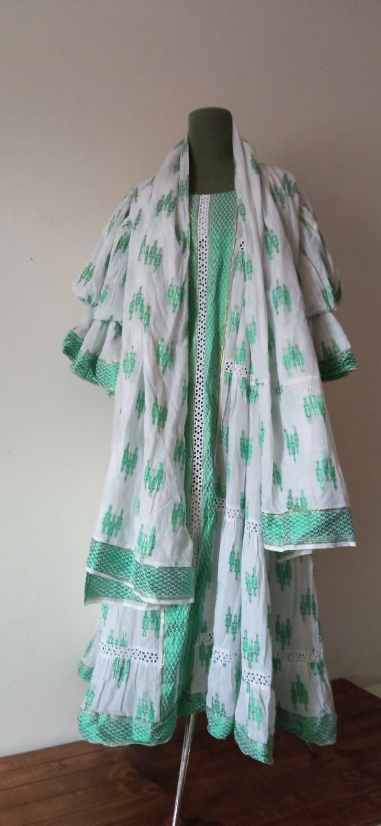 Abito donna tradizionale con stola