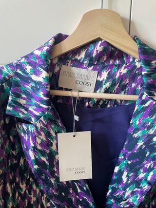 Traje de blazer y falda estampado de Coosy by María Baraza