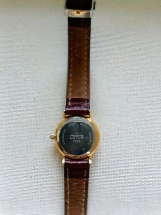 Reloj Lotus pequeño vintage.