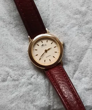 Reloj Lotus pequeño vintage.