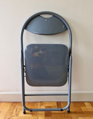 Silla plegable metálica gris