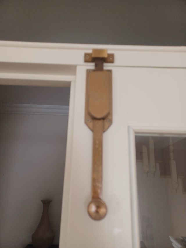 Puerta arqueada cristalera blanca