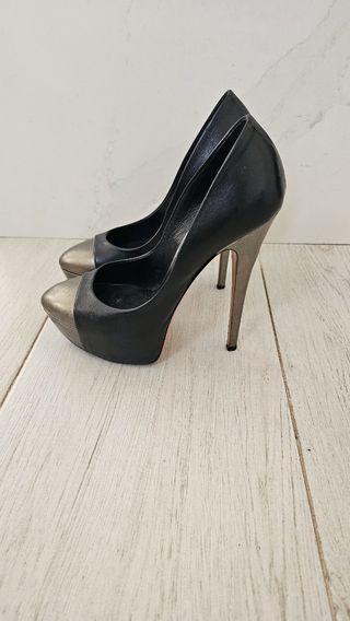 Casadei Tacones negros y plata