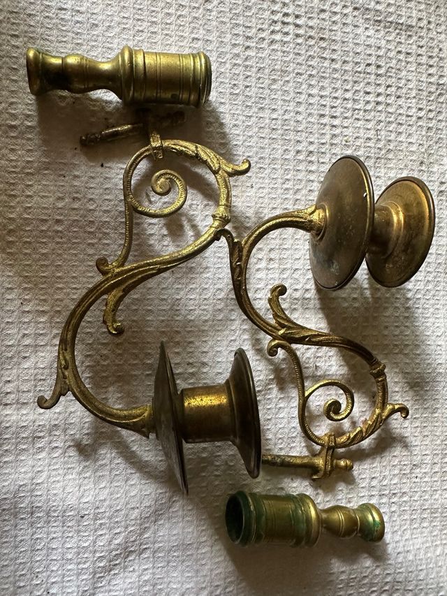 applique in ottone antico e rubinetto