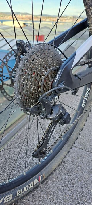 Bicicleta de Carbono 29" FOCUS O1E