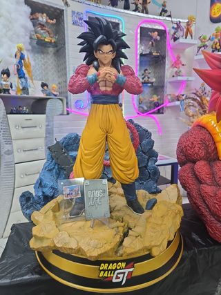 Action figure dragonball  resina