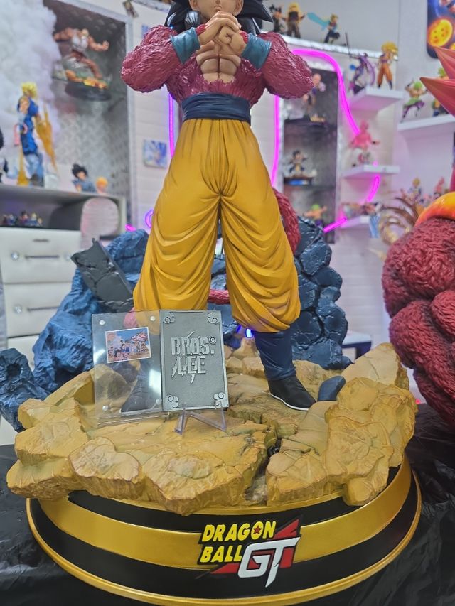 Action figure dragonball  resina