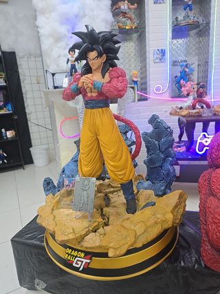 Action figure dragonball  resina