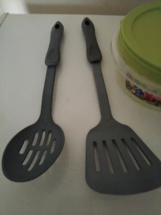 2 Mestoli da cucina + contenitore