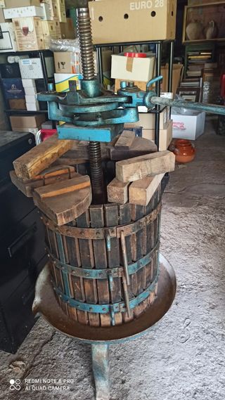 Vecchio torchio pigia uve