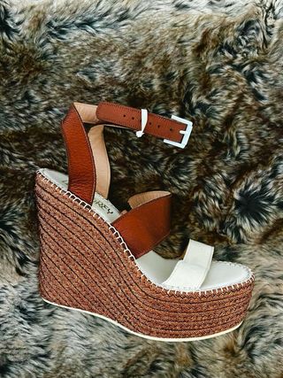 Sandalias cuña marrón-blanco con brillos