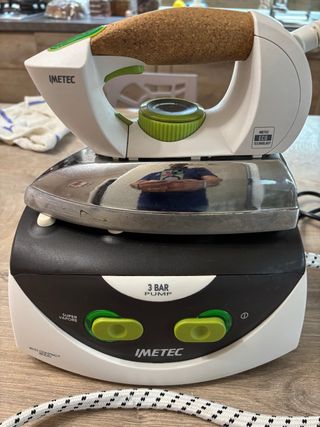 Ferro da stiro a vapore modello IMETEC Eco Compact