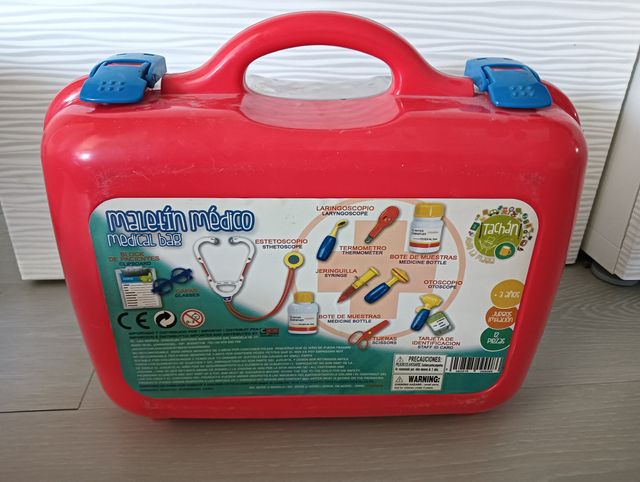 Maletín médico de juguete