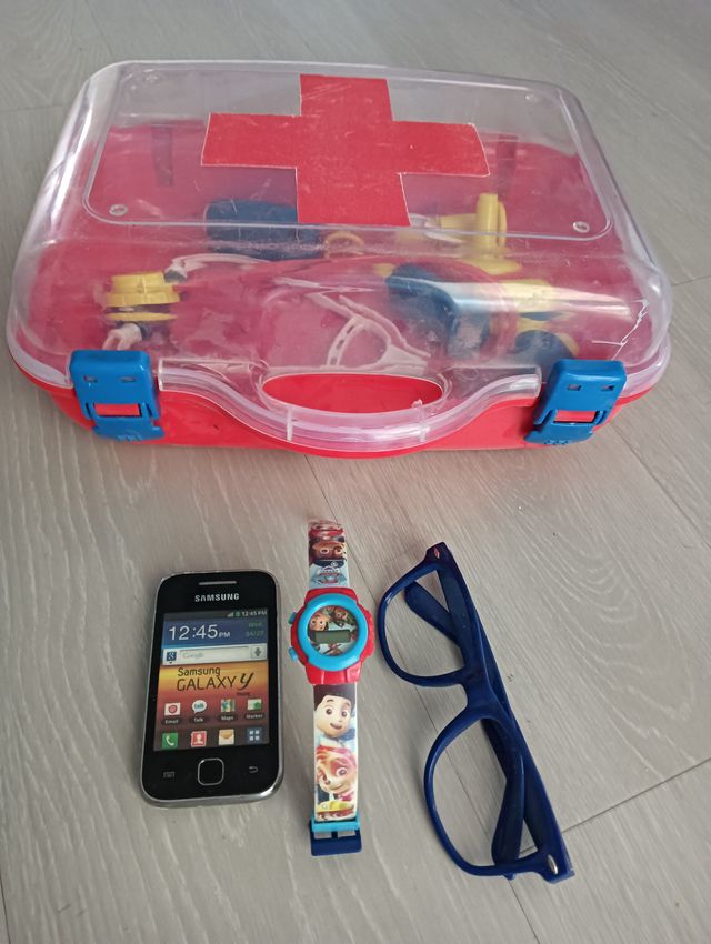Maletín médico de juguete