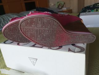 Zapatos Guess fucsia tacón cuña