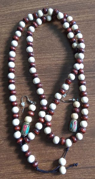 Collar y pendientes madera