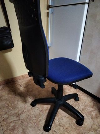 Sillón escritorio giratorio azul