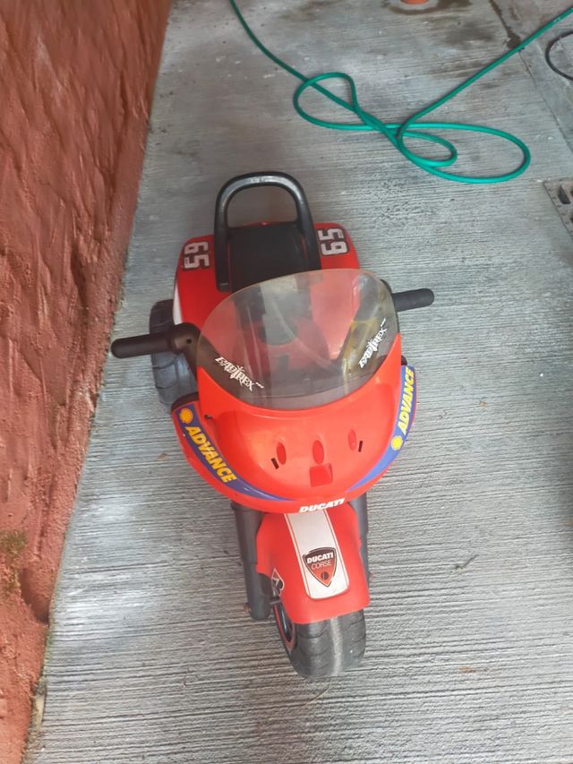 Moto ducati a batteria