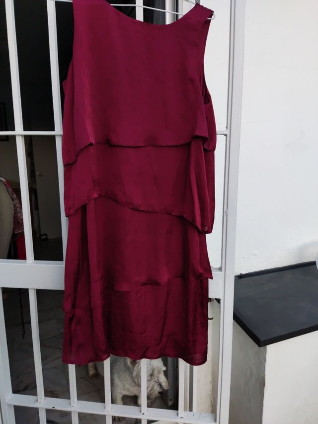 Vestido burdeos de Antea