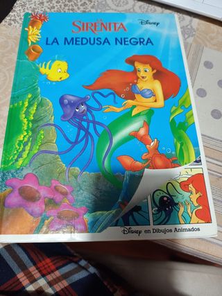 LA SIRENITA Y LA MEDUSA NEGRA
