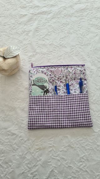 Funda de libro hecha a mano 