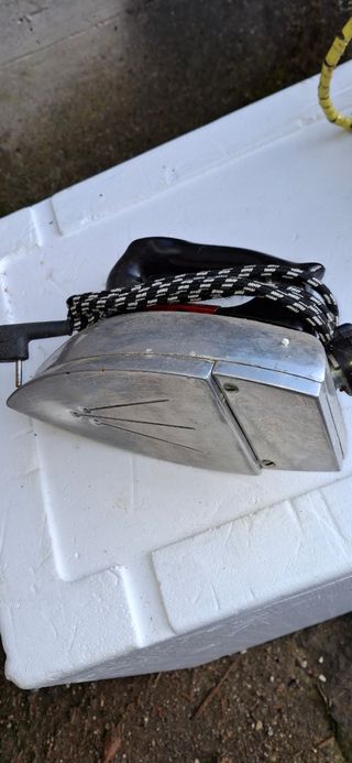 2 FERRI DA STIRO VECCHI DA COLLEZZIONE