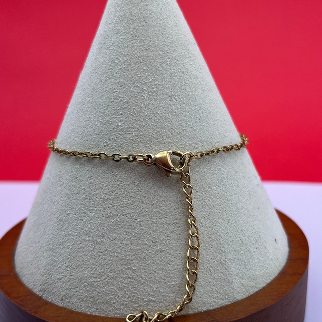 Gold Bracelet with Letter V Pendant