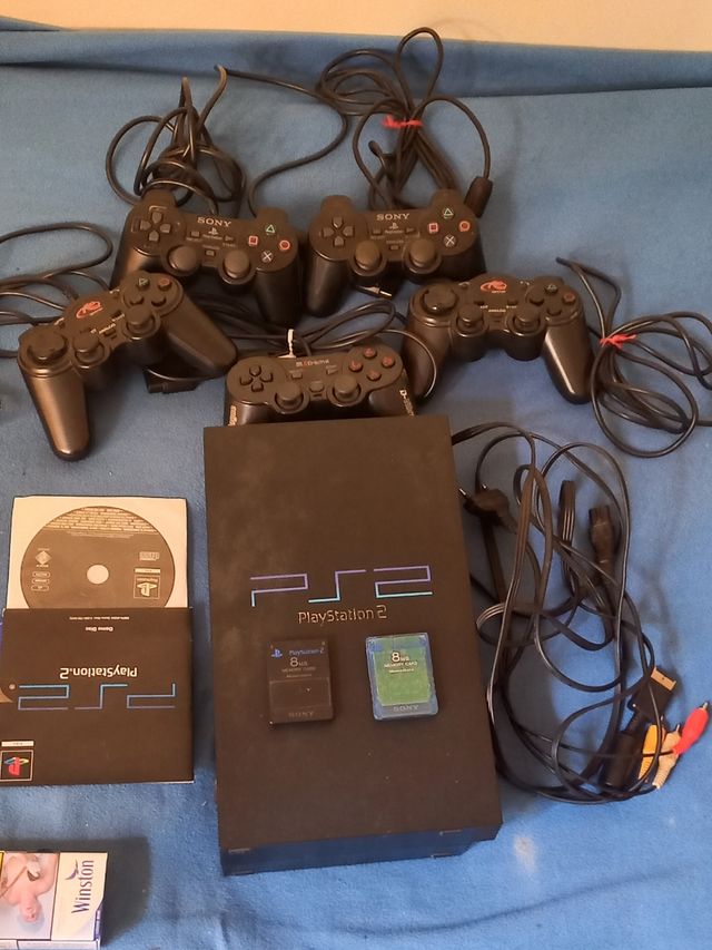 Playstation 2 piu 5 joystick